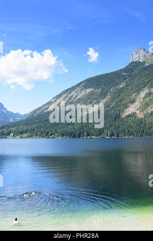 Altaussee: lake Altausseer See, beach, bather, mountain Loser, Ausseerland-Salzkammergut, Steiermark, Styria, Austria Stock Photo