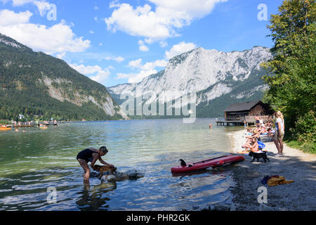 Altaussee: lake Altausseer See, beach, bather, mountain Trisselwand, Ausseerland-Salzkammergut, Steiermark, Styria, Austria Stock Photo