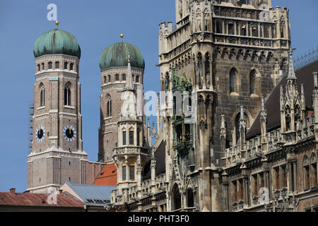 Frauenkirche, Neues Rathaus, Marienplatz, Muenchen, Bayern, Deutschland Stock Photo