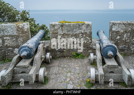 Cannons on the walls of St Michaels Mount Stock Photo