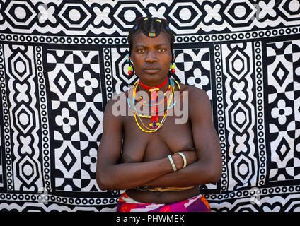 ANGOLA - MUDIMBA TRIBE WOMAN WITH A BRA - CAHAMA Mudimba tribe woman with a  bra, Cunene Province