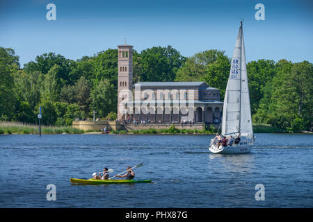 Heilandskirche, Segelboot, Havel, Sacrow, Brandenburg, Deutschland Stock Photo