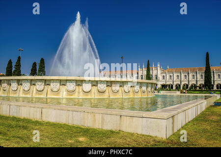Fountain before Mosteiro dos Jeronimos . The Hieronymites Monastery  was built from 1501 to 1601. The residing monks of the time provided assistance t Stock Photo