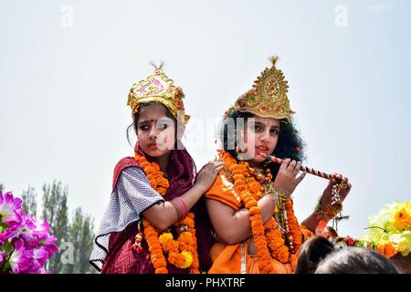 Srinagar, Kashmir. September 3, 2018 - Srinagar, J&K, - Children dressed as Hindu god Lord Krishna and his consort Radha pose during a religious festival Janmashtami, marking the birth anniversary of Lord Sri Krishna. Lord Krishna, the eighth of the ten incarnations of Hindu God Lord Vishnu, who is considered the Preserver of the Universe, is one of Hinduism's most popular gods. Credit: Saqib Majeed/SOPA Images/ZUMA Wire/Alamy Live News Stock Photo