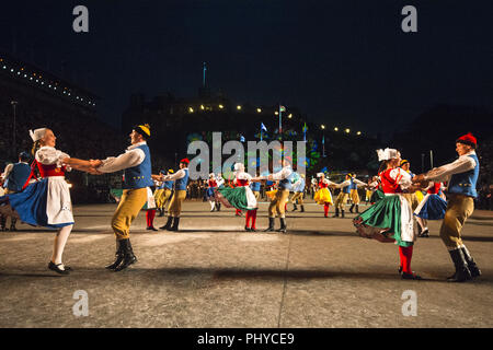 Performers for this year's Edinburgh Military Tattoo show the press and public this years performance on the castle esplanade in Edinburgh.  Featuring: The Massed Pipe and Drums Where: Edinburgh, United Kingdom When: 02 Aug 2018 Credit: Euan Cherry/WENN Stock Photo