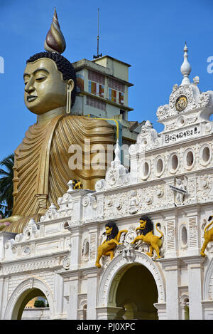 The colourful temple of Wewurukannala Vihara, 2 miles north of Dikwella, home to Sri Lanka's largest seated Buddha. 164ft high & built in the 1960s. Stock Photo