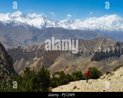 Trekker on the trail between Syangbochen and Chele, Upper Mustang region, Nepal. Stock Photo