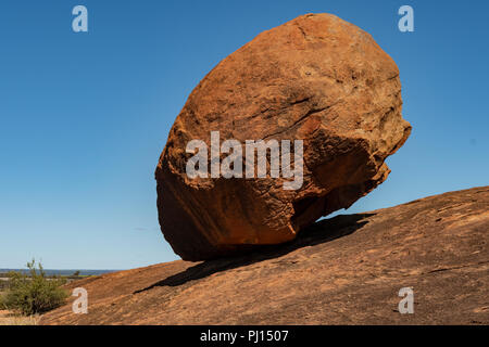Balanced Boulder on Beringbooding Rock WA Australia Stock Photo Alamy Balanced Boulder on Beringbooding Rock WA Australia Stock Photo Alamy