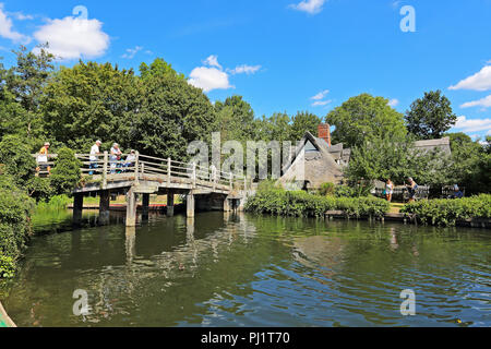 The bridge over the River Stour at Flatford Mill, Flatford Road, East Bergholt, Colchester, UK Stock Photo