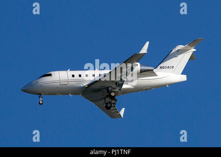 Bombardier CL-600-2B16 (N604CR) on approach to San Francisco International Airport (SFO), San Francisco, California, United States of America Stock Photo