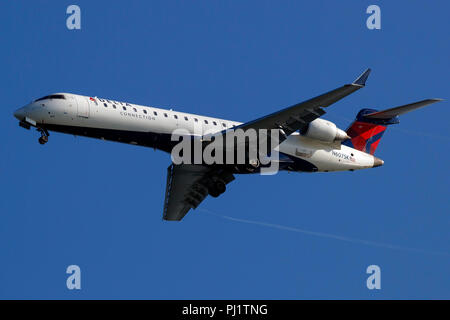 Bombardier CL-600-2C10 (N607SK) operated by Skywest Airlines / Delta Connection on approach to San Francisco International Airport (SFO), San Francisco, California, United States of America Stock Photo