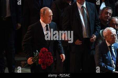 Russian President Vladimir Putin carries a bunch of red roses to place on the casket of legendary Russian singer Iosif Kobzon, during his memorial service at Tchaikovsky Concert Hall September 2, 2018 in Moscow, Russia. Kobzon, known as the Soviet Sinatra, died aged 80 after a protracted battle with cancer.  (Photo by Russian Presidency via Planetpix) Stock Photo