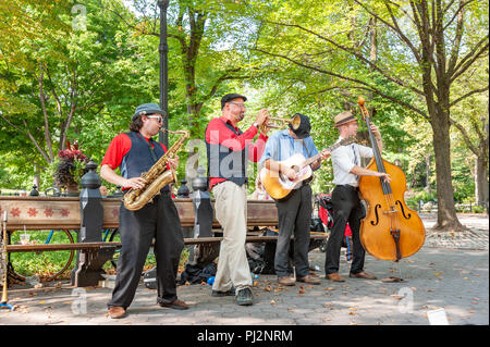 Jazz musicians busking in Central Park, New York City, USA Stock Photo