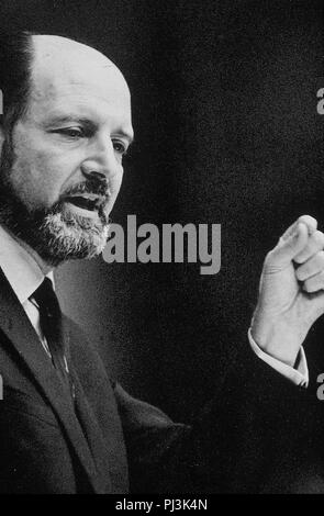 INTERVENCION DE JOSE ANTONIO SEGURADO PRESIDENTE DEL PARTIDO LIBERAL, DURANTE EL DEBATE SOBRE LA NACION CELEBRADO EL 24 DE FEBRERO DE 1987. Location: CONGRESO DE LOS DIPUTADOS-INTERIOR, MADRID. Stock Photo