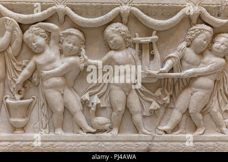 Sarcophagus with cupids (2nd century), Roman sculpture, Archaeological museum, Ostia Antica, Lazio, Italy Stock Photo