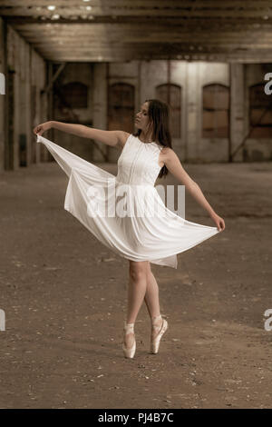 Solo Ballet Dancer en Pointe in an abandoned warehouse location Stock Photo