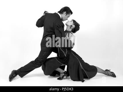 Sensual pose, attentive look. Man and woman,... - Stock Photo [98537360] -  PIXTA