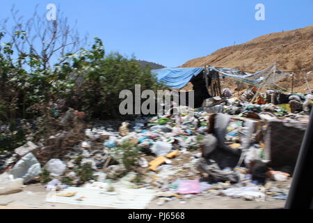 Montañas de basura y Contaminación de la tierra. Mountains of garbage ...
