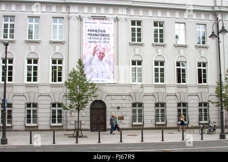 Vilnius, Lithuania. 03rd Aug, 2018. 03.08.2018, Lithuania, Vilnius: A poster on the facade of the Archbishop's Vicariate General in Vilnius points out the upcoming visit of Pope Francis to Lithuania. Credit: Alexander Welscher/dpa/Alamy Live News Stock Photo