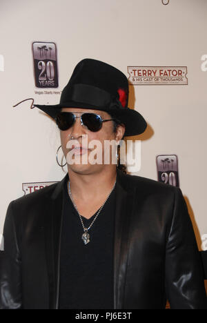 LAS VEGAS - MARCH 14: Guitarist Slash, his wife Perla Ferrar and their son Cash arrive at the grand opening of comic ventriloquist and impressionist Terry Fators show, 'Terry Fator & His Cast of Thousands,' at The Mirage Hotel & Casino on March 14, 2009 in Las Vegas, Nevada.  People:  Slash, Perla Ferrar Stock Photo