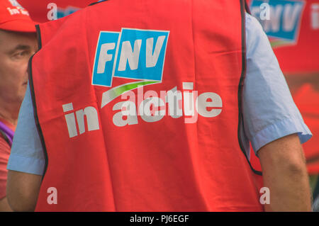 Amsterdam, Netherlands. 5th Sept 2018. Amsterdam, Netherlands. 4th Sept 2018. Demonstration Of Trigion Employees For A Better Collective Employment Agreement At The Headquarters Of Trigion Amsterdam The Netherlands 2018. Backside Of A FNV Jacket With The Text FNV In Action Credit: Robert van 't Hoenderdaal/Ģ����ý Live News Stock Photo