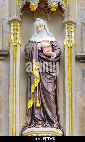 Freshly painted statue of Lady Margaret Beaufort (mother of king Henry VII), foundress, on the outside wall of Christ college, university of Cambridge Stock Photo