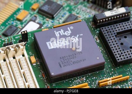 An Intel i486 SX (80486SX) processor (CPU) from 1989 in a socket