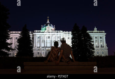 Palacio Real de Madrid desde los Jardines de Sabatini. España Stock Photo