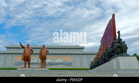 North Korea, the Mansudae Hill Grand Monument, statues of Kim Il Sung and Kim Jong Il, with mosaic of  Paekdu Mountain behind.with tourists visitors Stock Photo
