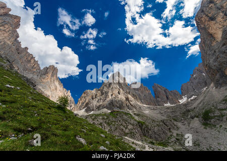 Sassolungo group in Dolomites, North Italy. Rifugio Vicenza area in Dolomiti mountains, Alto Adige, South Tyrol Stock Photo