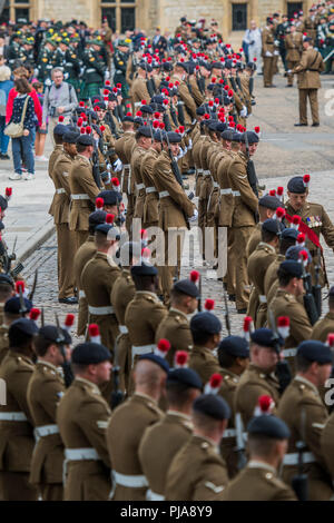 London, UK. 5th September 2018. Forming up in the Tower of London - The Royal Regiment of Fusiliers exercise their right to march through the Square Mile as one of the City of London’s Privileged Regiments to celebrate their 50th anniversary. d from Australia (P Credit: Guy Bell/Alamy Live News Stock Photo