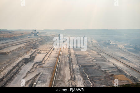 05 September 2018, Germany, Elsdorf: There are large excavators in the Hambach opencast lignite mine. Photo: Christophe Gateau/dpa Stock Photo