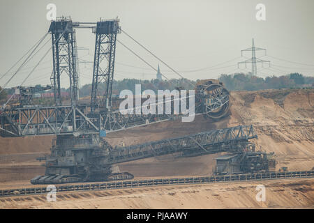 05 September 2018, Germany, Elsdorf: There is a large excavator in the Hambach open-cast lignite mine. In the background is the Hambach Forest. Photo: Christophe Gateau/dpa Stock Photo