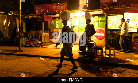 Nairobi, Kenya. 23rd Mar, 2018. Villagers from Kibera Slums seen walking back home carrying stuff on their heads.Kibera is one of Africa's largest Slums located in East Africa, Kenya. Credit: Donwilson Odhiambo/SOPA Images/ZUMA Wire/Alamy Live News Stock Photo