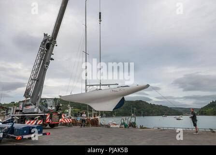 Union Hall, Ireland. 6th September 2018. Crane driver Brian Murphy from Clonakilty hoisting the yacht Little Fella off its trailer prior to putting it in the water while crew members Simon Furney and Cameron Good Kinsale keep a grip of the lines on Union Hall Pier all in preparation for the  Irish National Dragon Championships to be held at Glandore, Co. Cork. - David Creedon / Alamy Live News Stock Photo