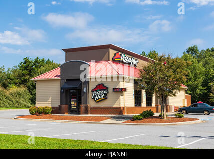 HICKORY, NC, USA-9/2/18: A Pizza Hut restaurant,  an American chain founded in 1958, with almost 17,000 restaurants worldwide. Stock Photo