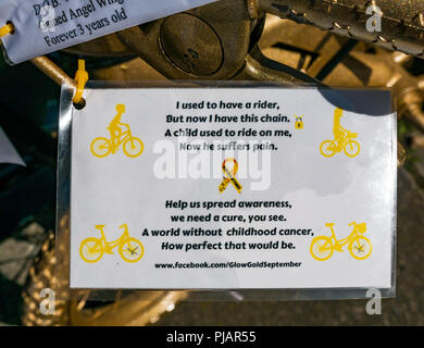 Message on gold painted child's bicycle, The Shore, Leith, Scotland, UK, Glow for Gold September campaign to raise awareness of childhood cancer Stock Photo