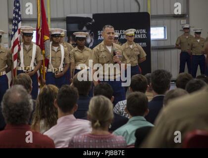 Colonel William C. Gray, the incoming Commanding Officer of 6th Marine Corps District (MCD), speaks during the 6th MCD change of command ceremony at Parris Island, South Carolina, July 2, 2018. During the ceremony, Col. Jeffrey C. Smitherman, the outgoing Commanding Officer of 6th MCD, relinquished his command to Gray. Stock Photo