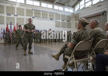 Brig. Gen. Karl Pierson (left) inbound commander of 4th Marine Logistics Group, thanks Maj. Gen. Helen Pratt (center), outbound commander of 4th MLG, and Lt. Gen. Rex McMillian (right), commander of Marine Forces Reserve and Marine Forces North, for giving him the opportunity to command 4th MLG, during a Change of Command ceremony at the Combat Logistics Regiment 4 headquarters in Kansas City, Mo., July 14, 2018. Change of Command ceremonies mark the passage of command from one Marine to another, symbolizing the transfer of responsibilities of his or her command position. And, as such, authori Stock Photo