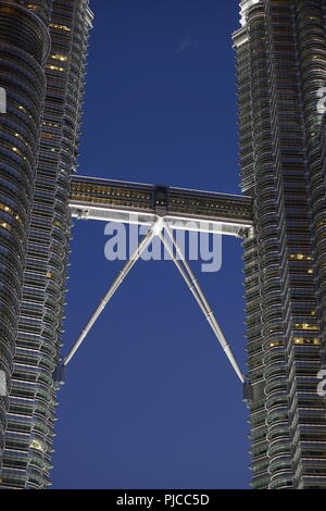 sky bridge connecting  Petronas Twin Towers, Kuala Lumpur, Malaysia Stock Photo