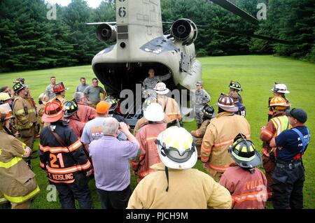 U.S. Army Lt. Col. Daniel Schwartz, flight surgeon for the 28th Expeditionary Combat Aviation Brigade speaks with first responders from Dauphin and Schuylkill counties out the back of a CH-47 Chinook helicopter at Wiconisco, PA, July 21, 2018. Stock Photo