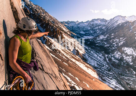 Woman rock climbing, Cardinal Pinnacle, Bishop, California, USA Stock Photo