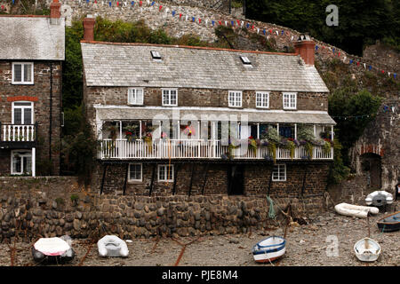 Houses on the waters edge at Clovell Harbour, North Devon, Stock Photo