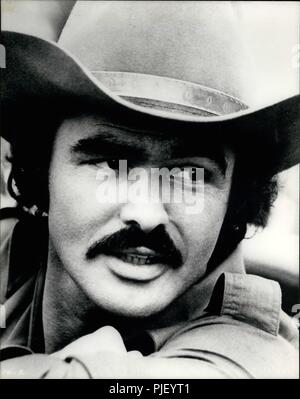 1977 - Burt Reynolds on set for 'Smokey and the Bandit.' (Credit Image: © Keystone Pictures USA/ZUMAPRESS.com) Stock Photo