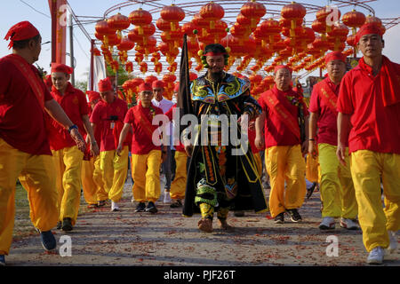 Kuala Lumpur, Klang, Malaysia. 26th Aug, 2018. A Taoist priest seen performing religious rites during the hungry ghost festival at a temple in Klang.Hungry ghost festival were celebrated at Malaysia on the 7th month of Chinese calendar by the Buddhist, Taoist and also since the Chinese ancient religion has believe the gate of hell will be open for the hungry ghost to seek food an entertainment on the world. According to their understanding the hungry ghost can emerge from neglect or desertion of ancestor and also from the violent and unhappy death. Usually the devotee families will offer Stock Photo