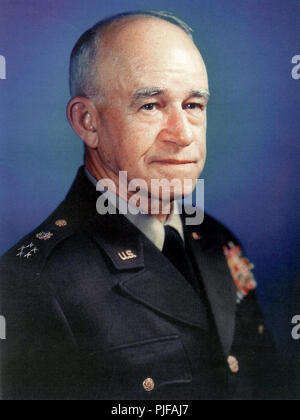 U.S. General of the Army Omar Bradley, 1st Chairman of the Joint Chiefs of Staff. General of the Army Omar Nelson Bradley (1893 – 1981), senior officer of the United States Army during and after World War II Stock Photo