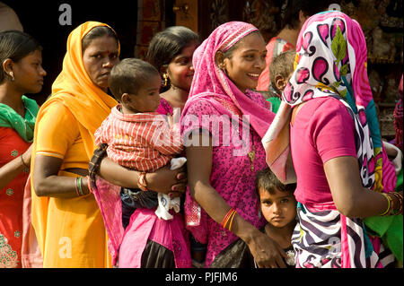 Queue of women devotees  at  the birthplace of Lord Krishna Janma Bhoomi temple Mathura  Uttar Pradesh  India Asia, South Asia Stock Photo