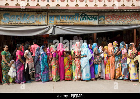 Queue of women devotees  at  the birthplace of Lord Krishna Janma Bhoomi temple Mathura  Uttar Pradesh  India Asia, South Asia Stock Photo