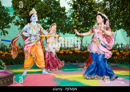 2016 statue of radha krishna palying holi  in Prem Mandir at  Vrindavan  Mathura  Uttar Pradesh  India Asia, South Asia Stock Photo