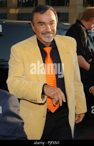 Burt Reynolds arriving at the Dukes Of Hazzard Premiere at the Chinese Theatre In Los Angeles. July 28, 2005. Stock Photo